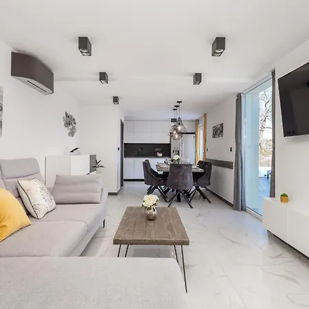 4 Bedroom Pet Friendly In 別荘 Poljane