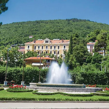 Stunning In * Poljane