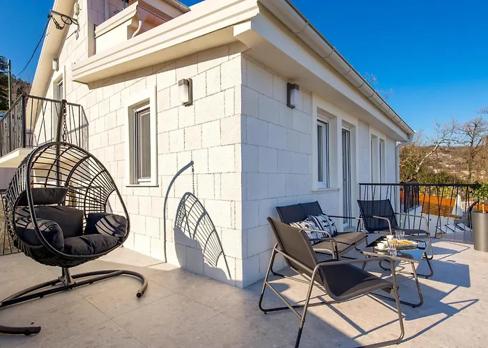 4 Bedroom Stunning In