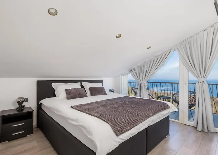 Σπίτι διακοπών 4 Bedroom Stunning In Poljane