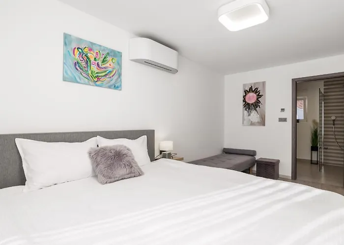 4 Bedroom Stunning In * Poljane