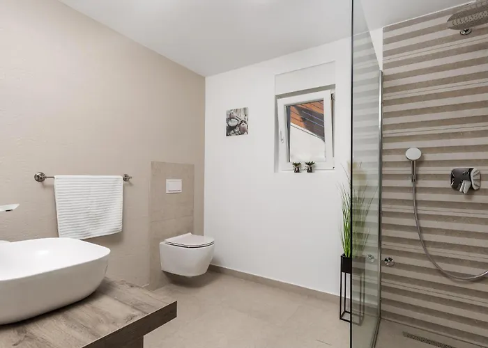 4 Bedroom Stunning In Σπίτι διακοπών Poljane