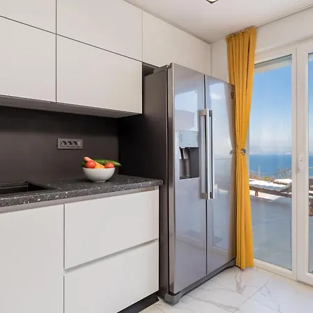 4 Bedroom Pet Friendly In *