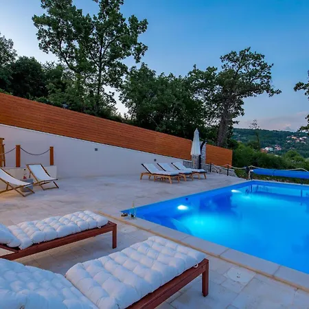 4 Bedroom Pet Friendly In * Poljane