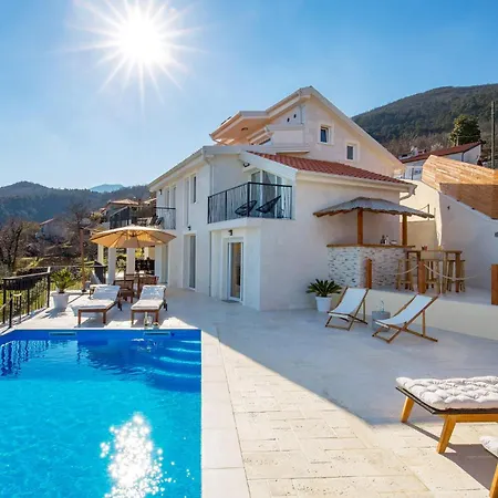 4 Bedroom Pet Friendly In Holiday home