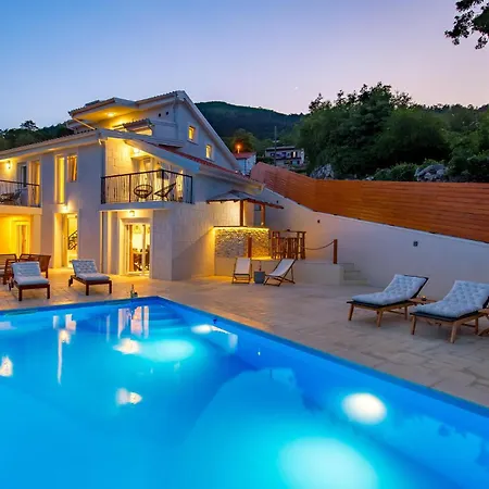 Holiday home 4 Bedroom Pet Friendly In