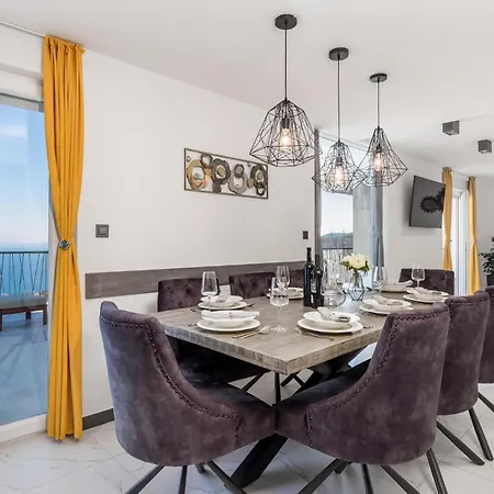 Holiday home 4 Bedroom Pet Friendly In Poljane