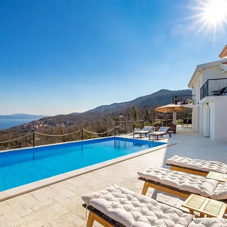 4 Bedroom Pet Friendly In Holiday home