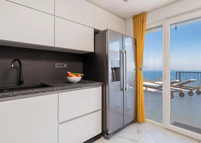 4 Bedroom Stunning In *
